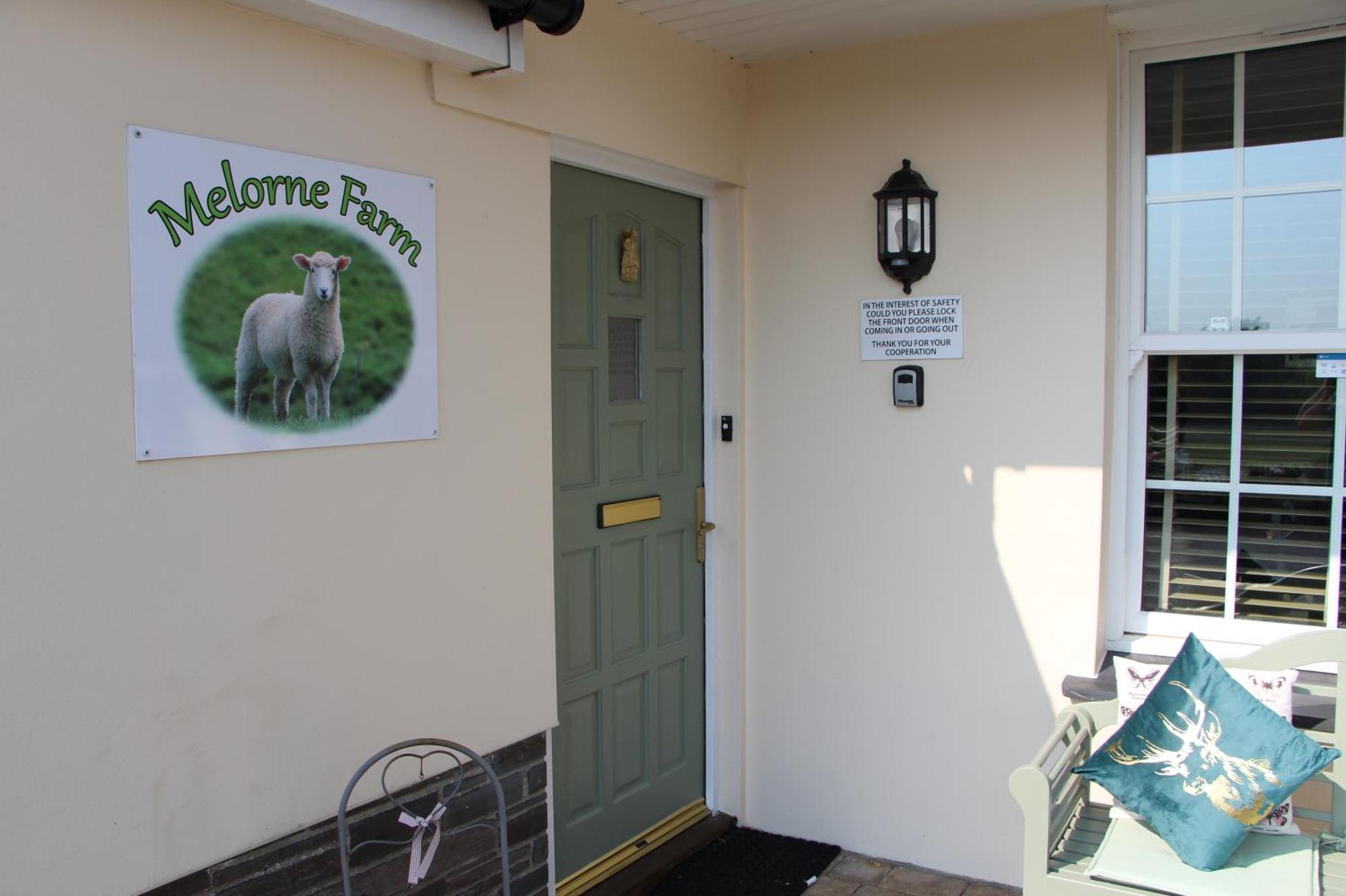 Melorne Farm Guest House 卡姆尔福德 外观 照片